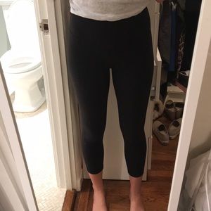 black cropped lululemon leggings